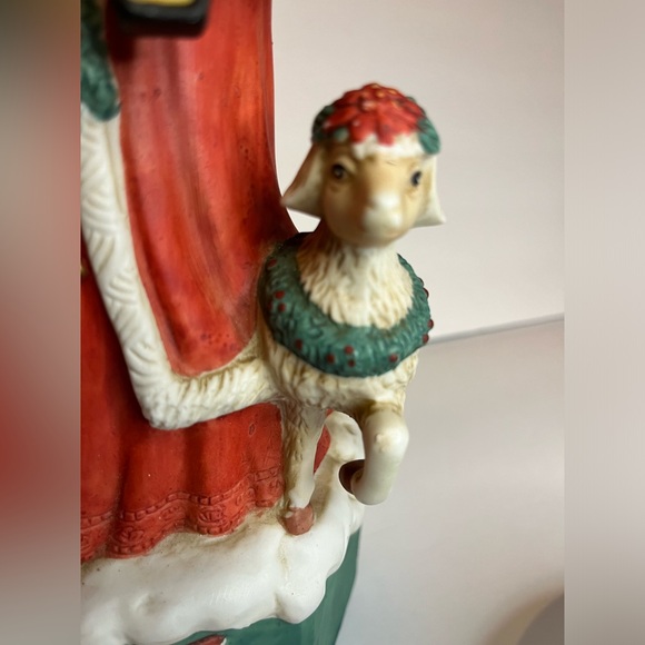 HAND PAINTED MUSICAL SANTA "FATHER CHRISTMAS" - Picture 12 of 12